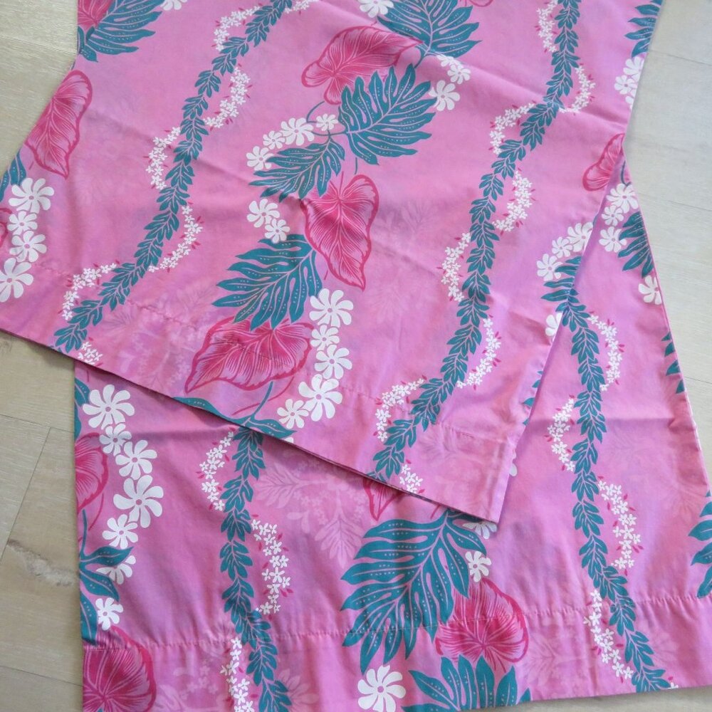 Vintage Pink Tropical Floral Pillowcases Pair of 2 Standard Made in Hawaii